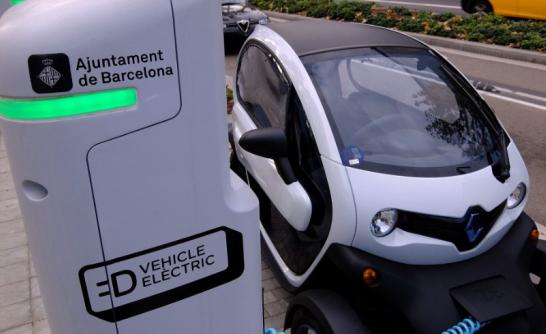 Electric vehicle charging point on La Diagonal